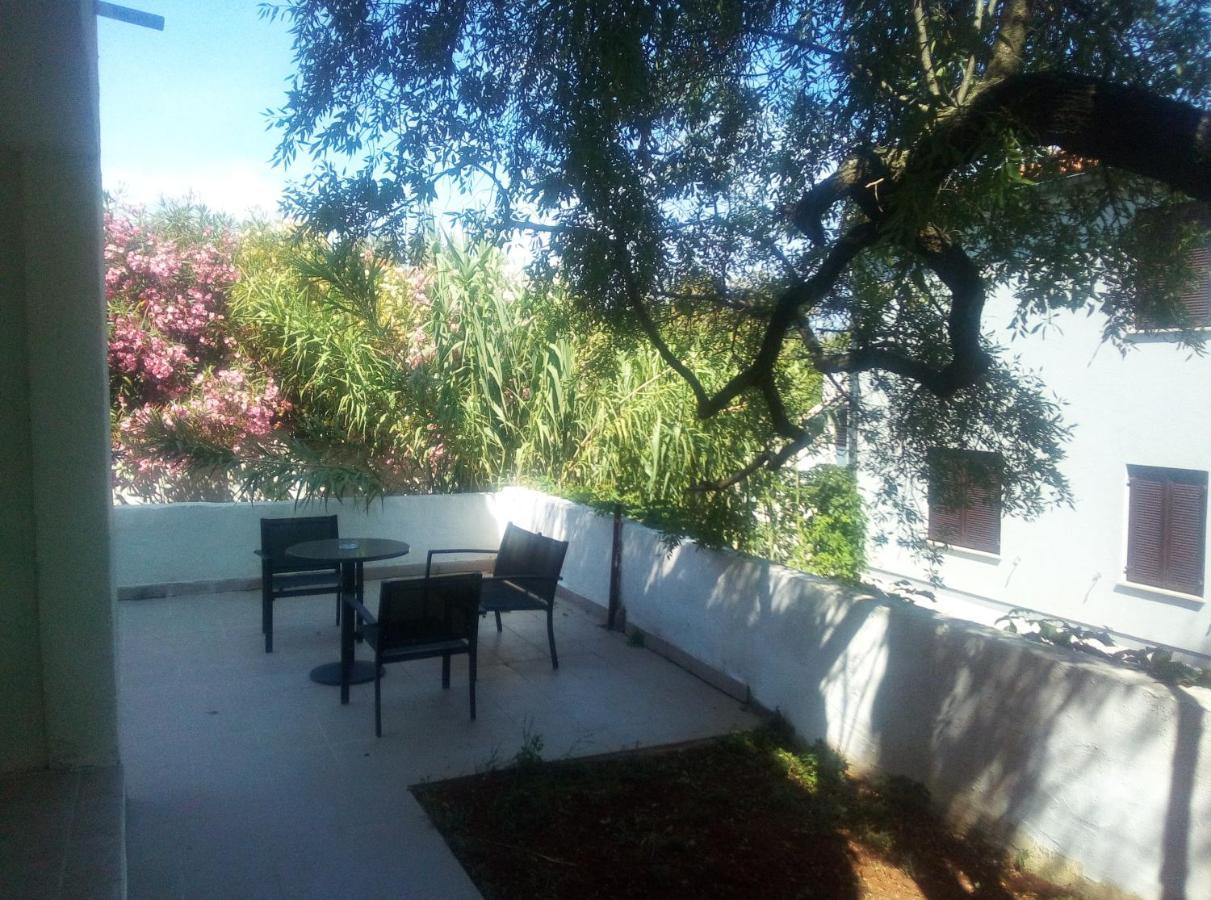 Apartments And Rooms Camelia เปรมันตูรา ภายนอก รูปภาพ