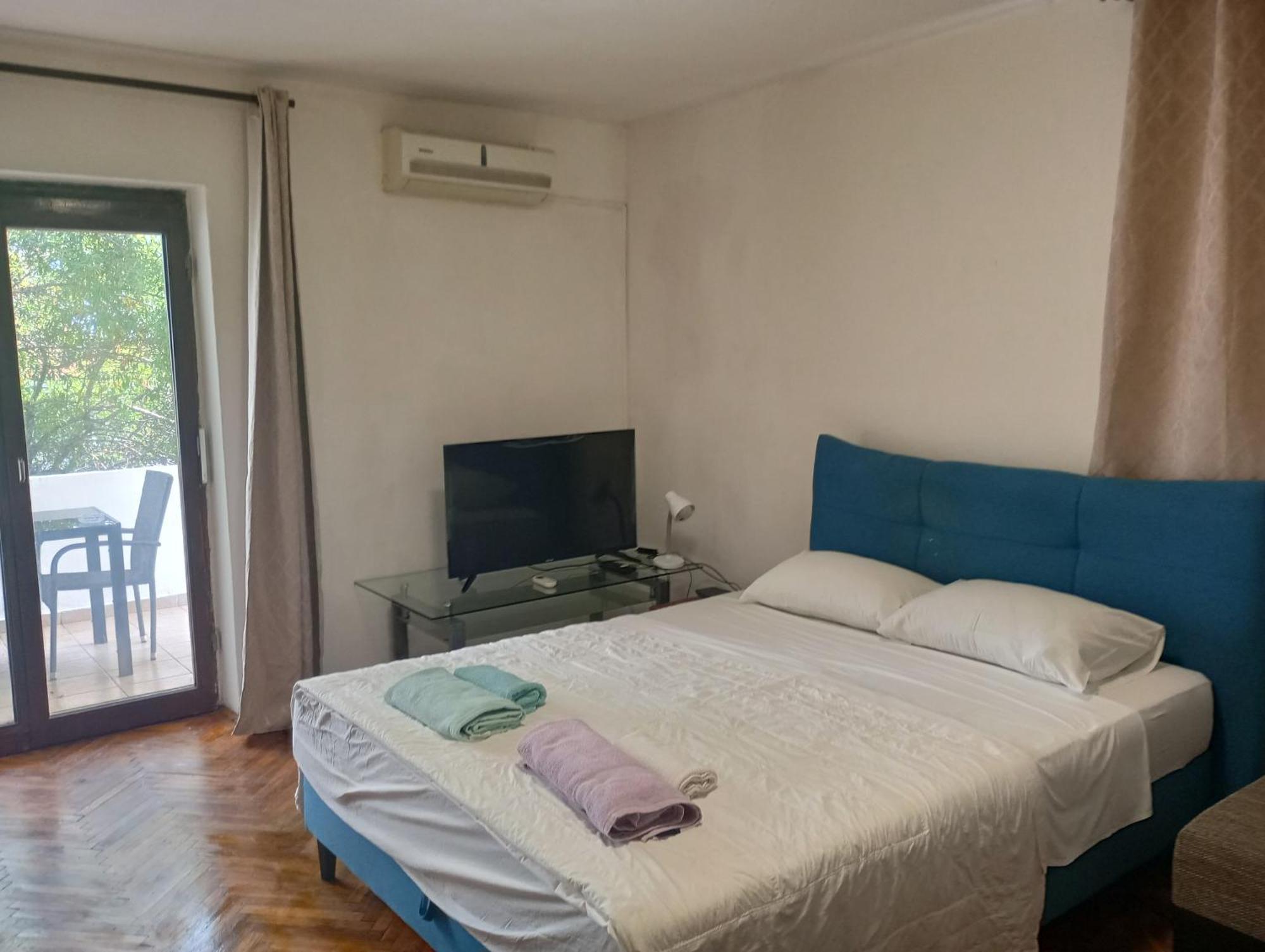 Apartments And Rooms Camelia เปรมันตูรา ภายนอก รูปภาพ
