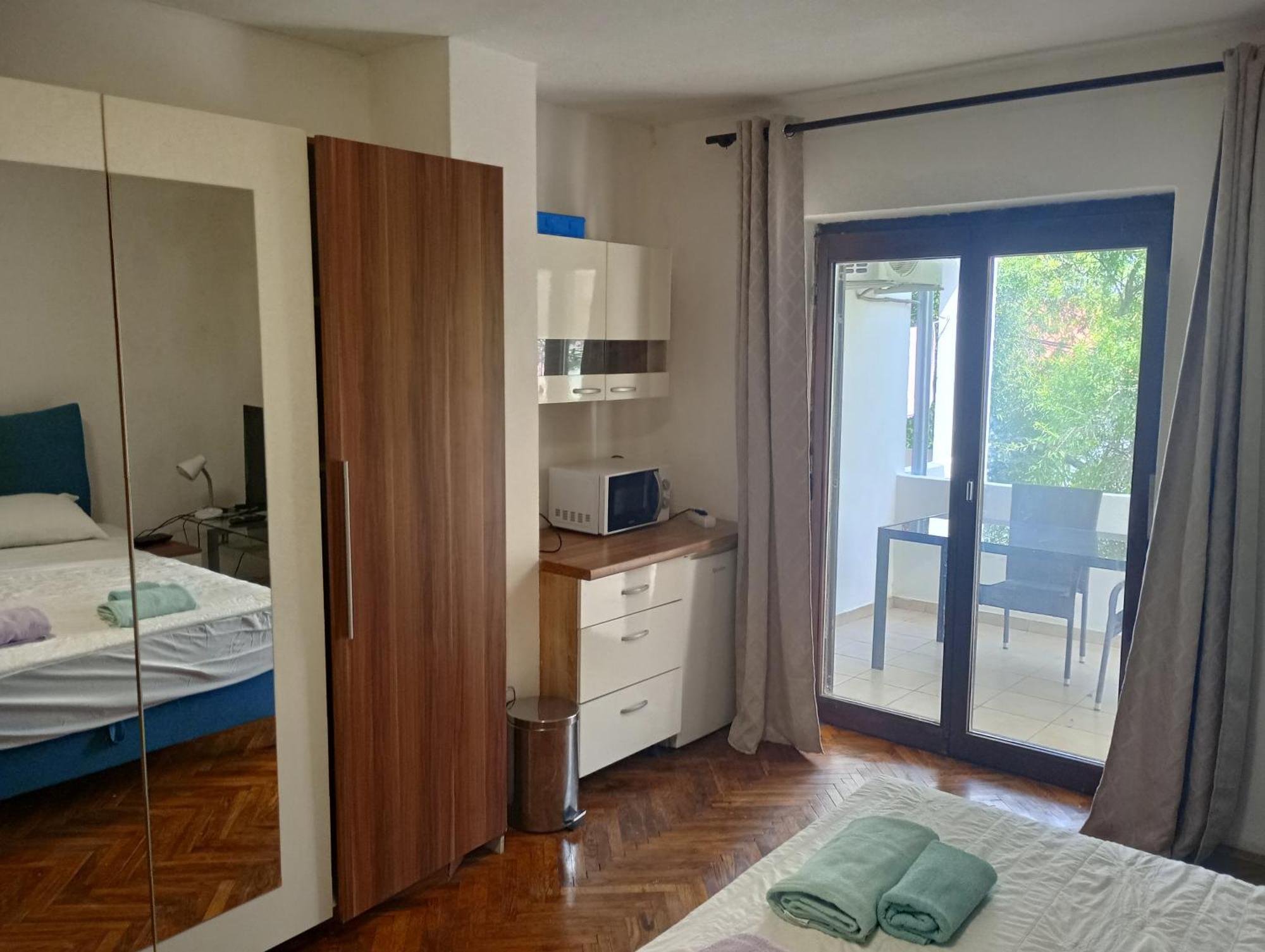 Apartments And Rooms Camelia เปรมันตูรา ภายนอก รูปภาพ